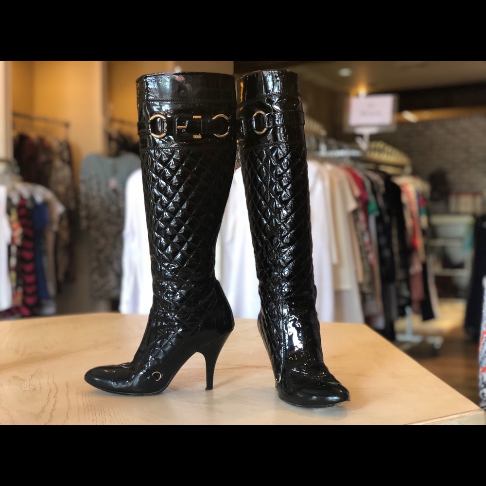 BURBERRY Quilted Patent Leather Black Boots 39 / 9